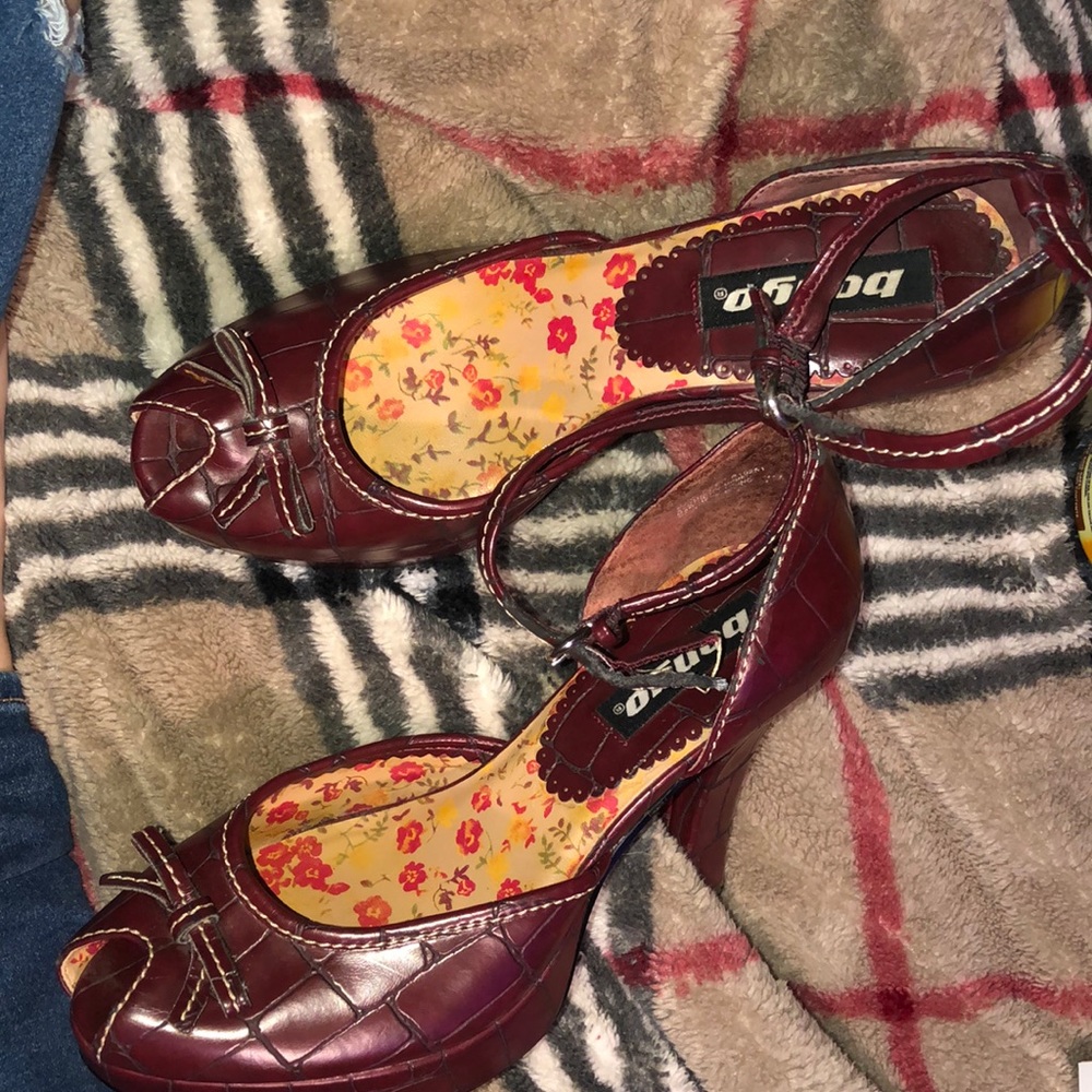 Bow peep bongo red leather heals